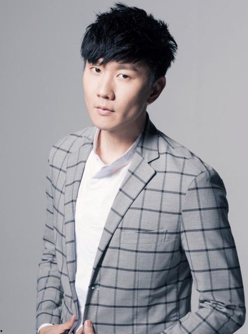 娱乐圈吃瓜男导演,揭秘吃瓜男导演背后的故事  第2张